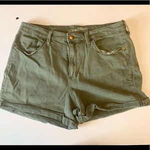 Universal Thread Olive green cuffed shorts